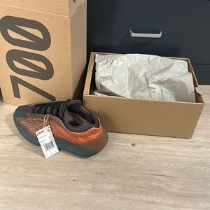 Brand new Yeezy yzy 700 v3 2023 drop